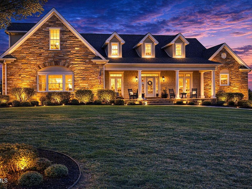 1st image of 204 Strawberry Field Dr