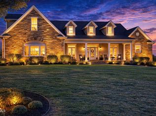 204 Strawberry Field Dr, Johnson City, TN 37604