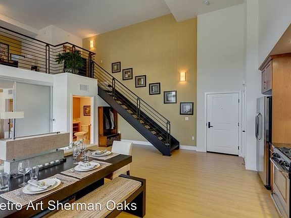 4th image of 14140 Moorpark St APT 107