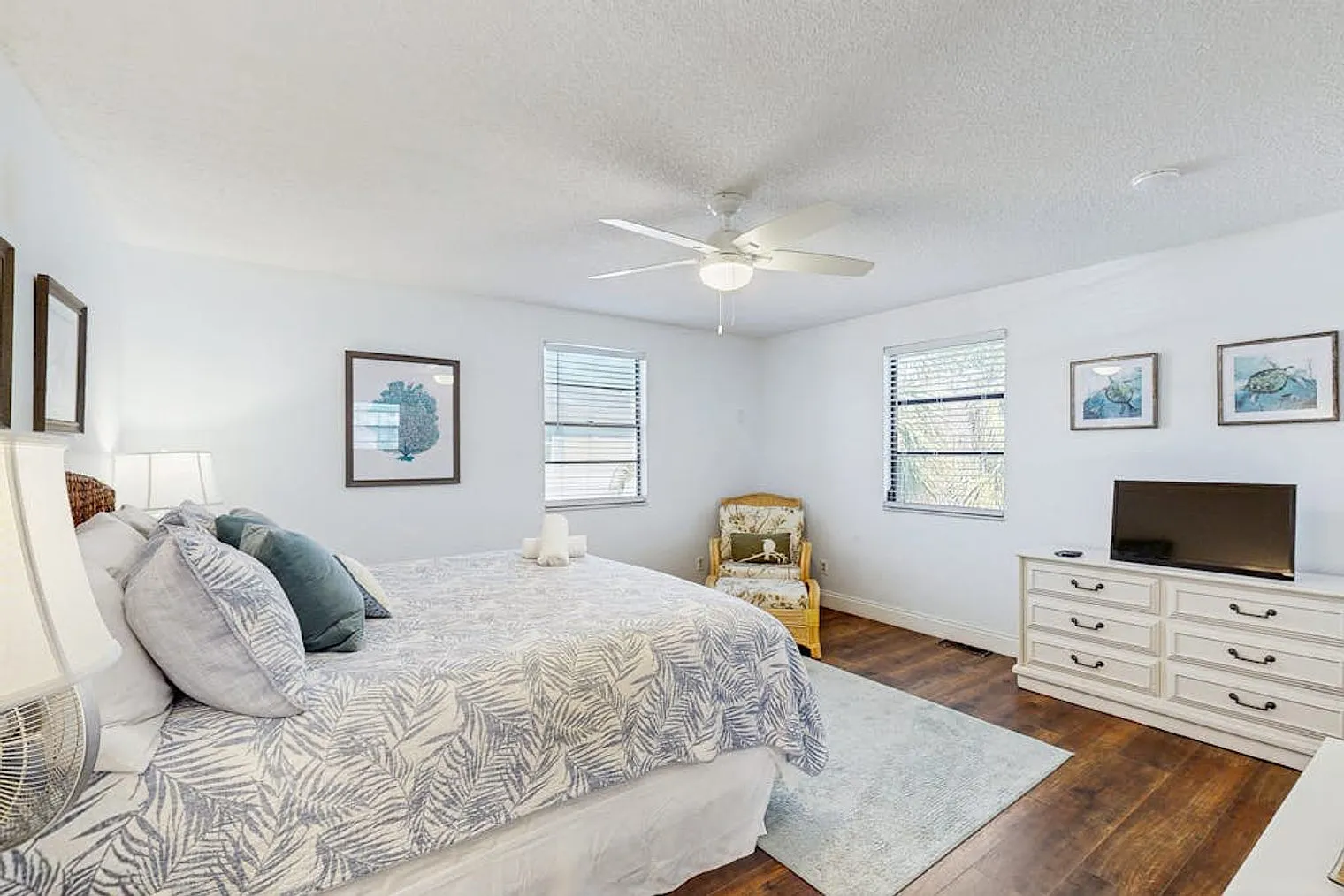 4 bed, 2.0 bath, 1420 sqft, $9,462 — Photo 3