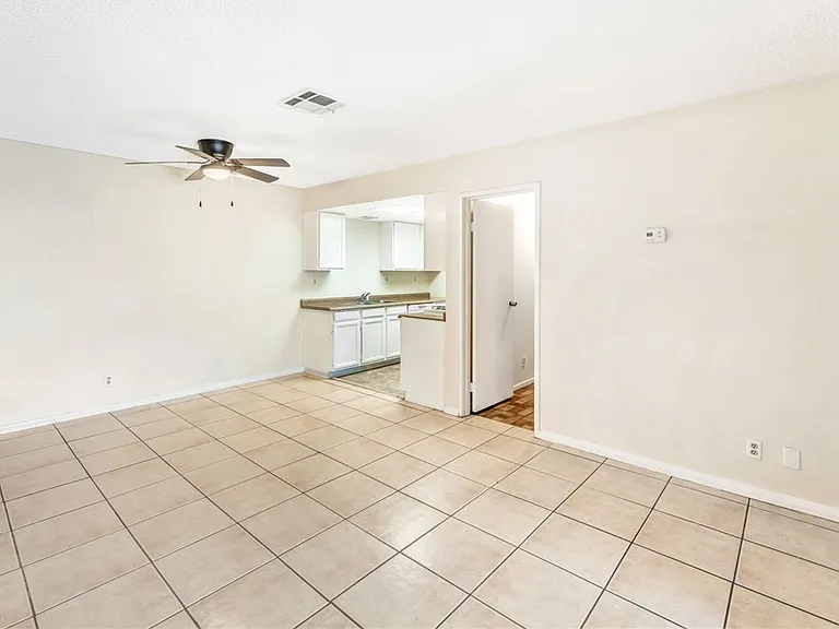 457 N Lamb Blvd #B — Photo 6