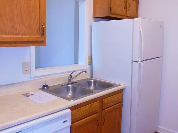 Kitchen w/ Refrigerator and Dishwasher