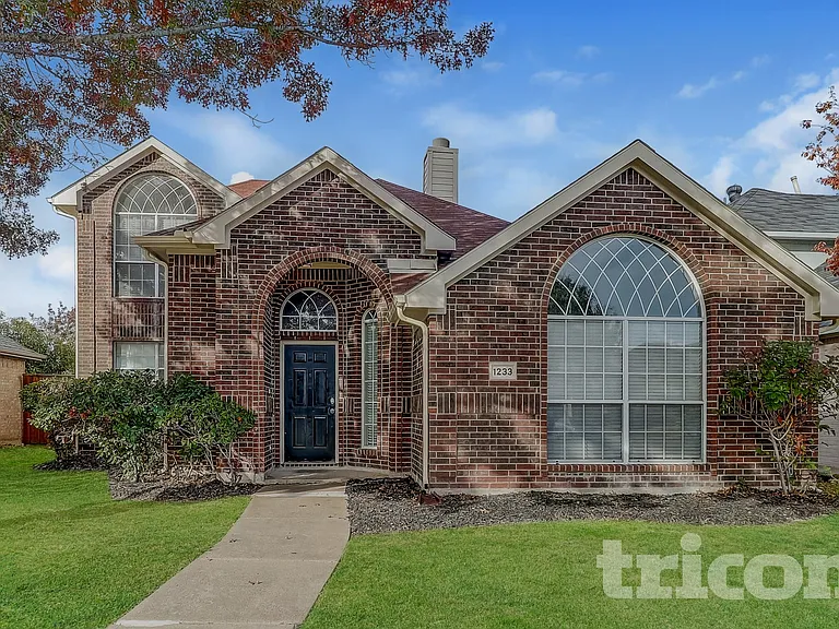 1233 Clear Creek Dr — Photo 1