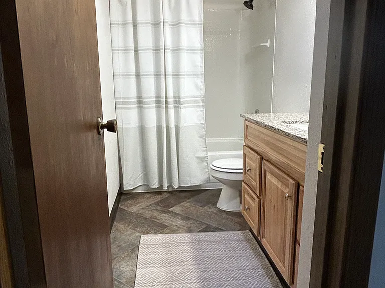 2nd level Full bath