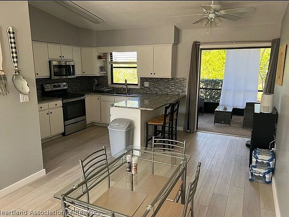5th image of 102 Villaway