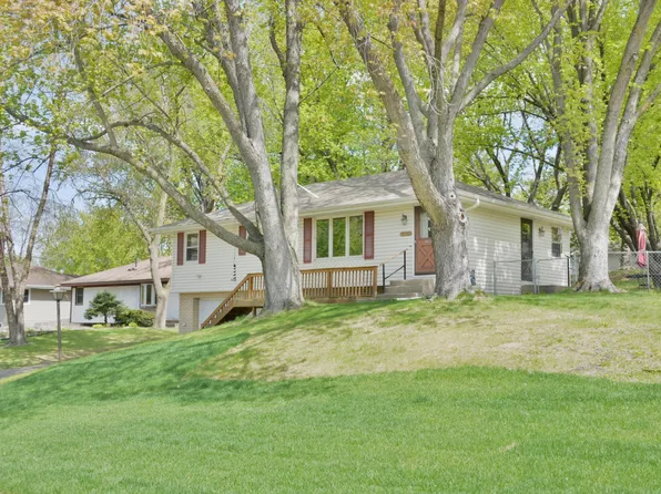 6494 Berkshire Ln N, Maple Grove, MN 55311