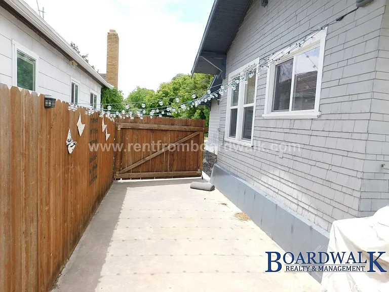 657 E Warnock Ave — Photo 9