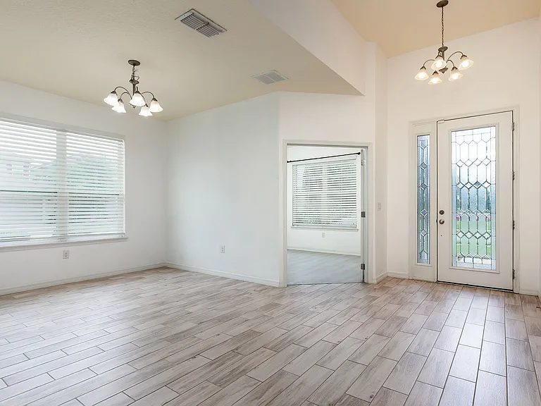 488 Rocky Grove Ln — Photo 3