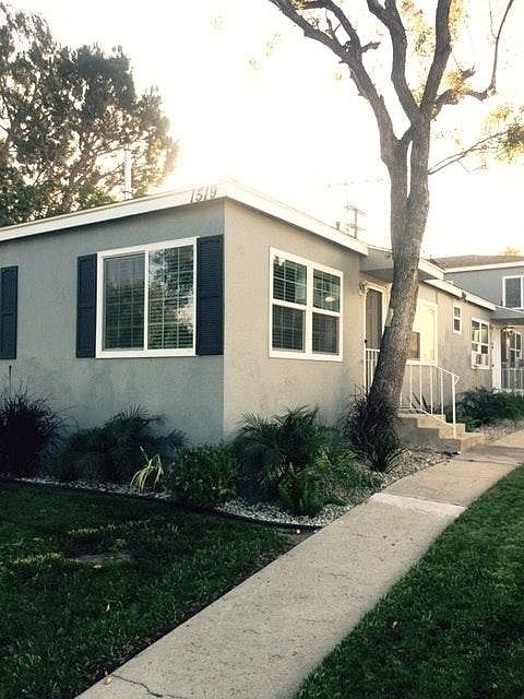 1st image of 1519 N Hollywood Way