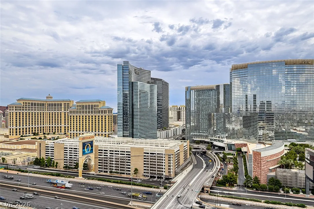 Panorama Towers — Photo 2