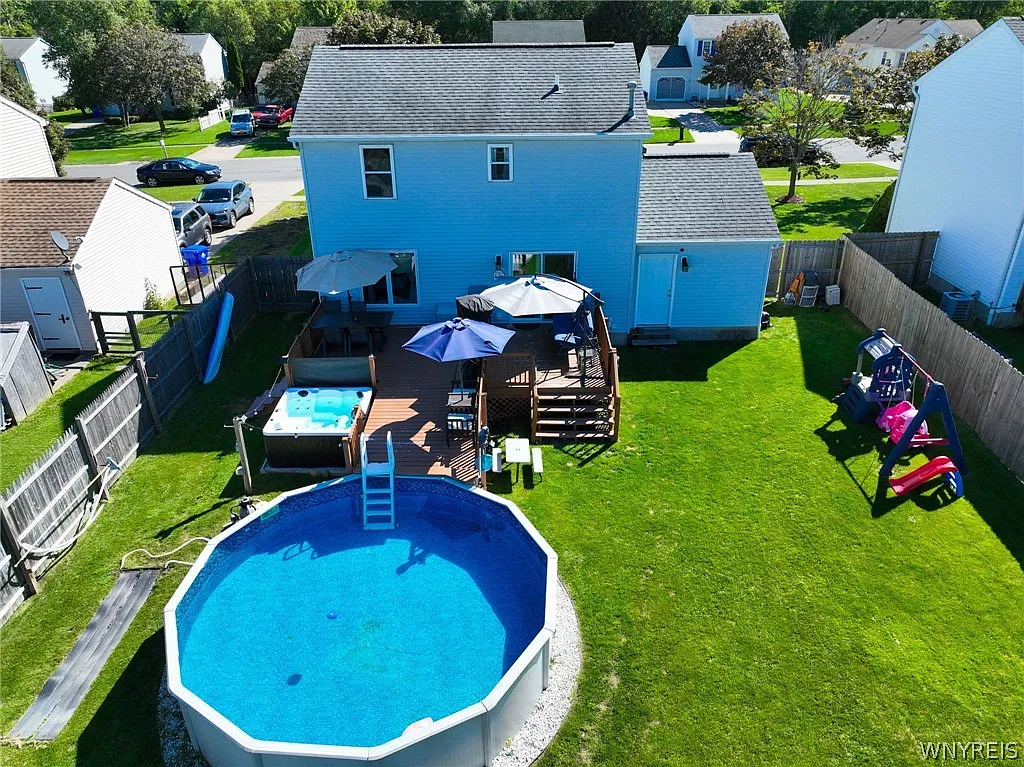 3 bed, 1.5 bath, 1188 sqft, $2,300 — Photo 2