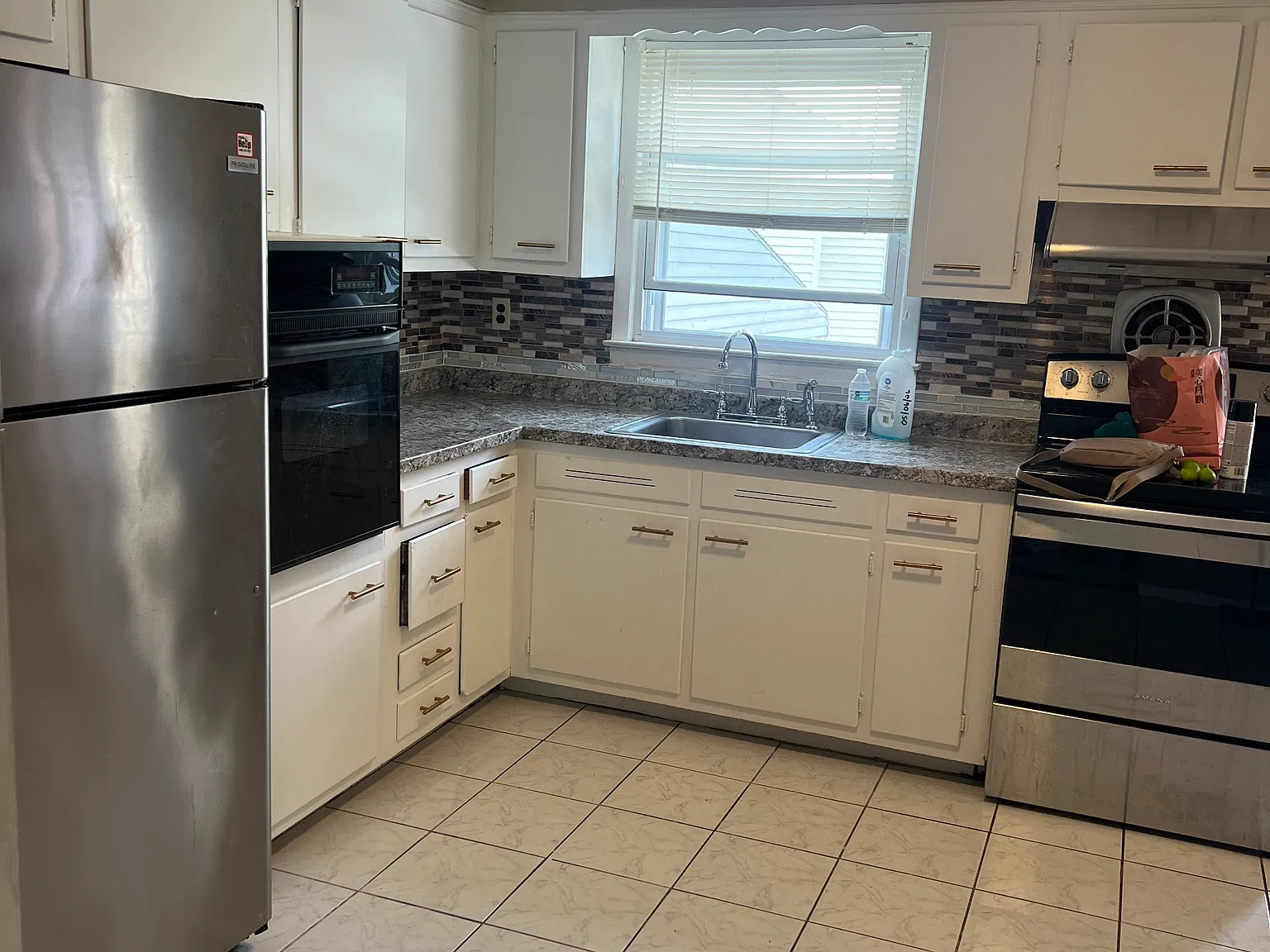 3 bed, 1200 sqft, $3,600 — Photo 2