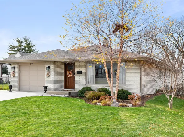 1705 Clement St, Crest Hill, IL 60403