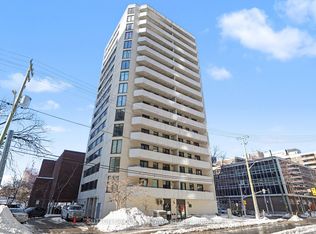 200 Bay St #1004, Ottawa, ON K1R 7W8
