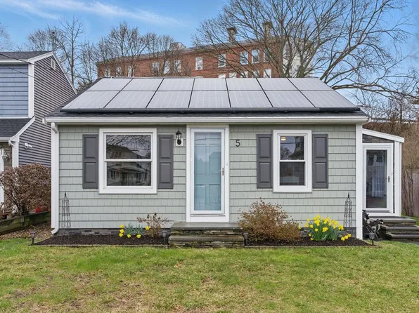 5 Greenway Rd, Salem, MA 01970