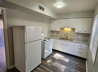 1851 Todd Rd #E, Manhattan, KS 66502