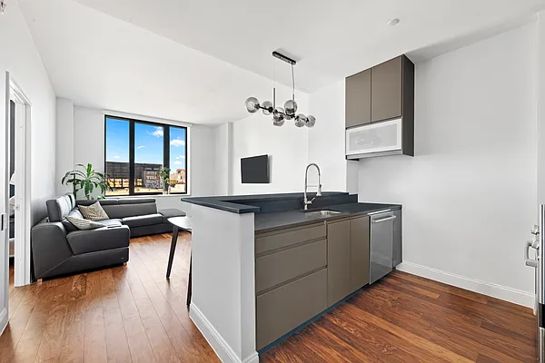 Rented by SERHANT. | media 1