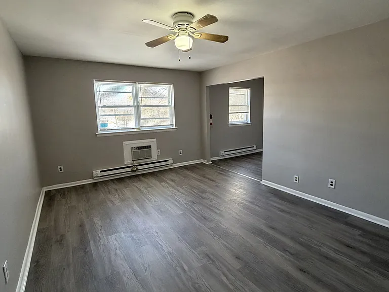 105 Lincoln St — Photo 3