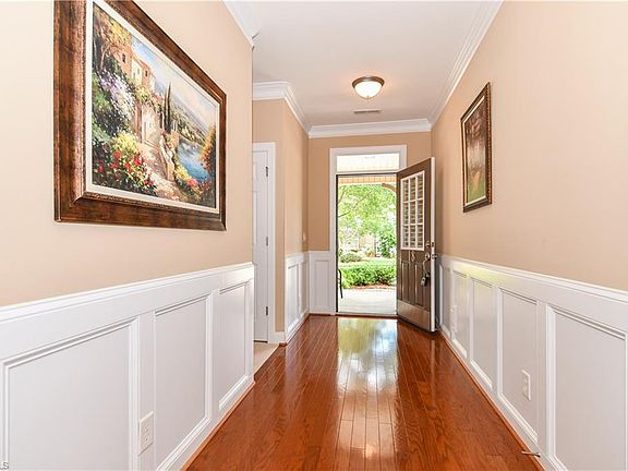 5th image of 18 Liberty Square Cir