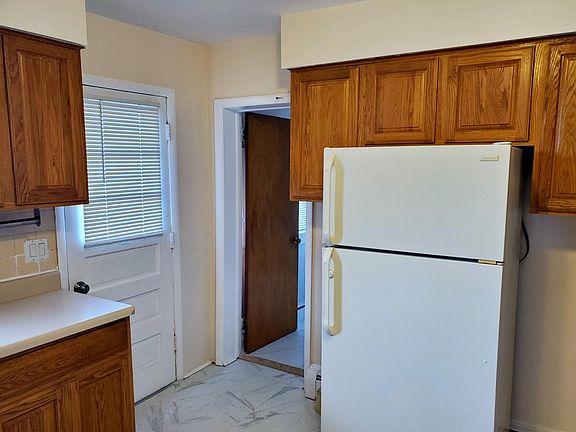 5th image of 326 W Illinois St #B