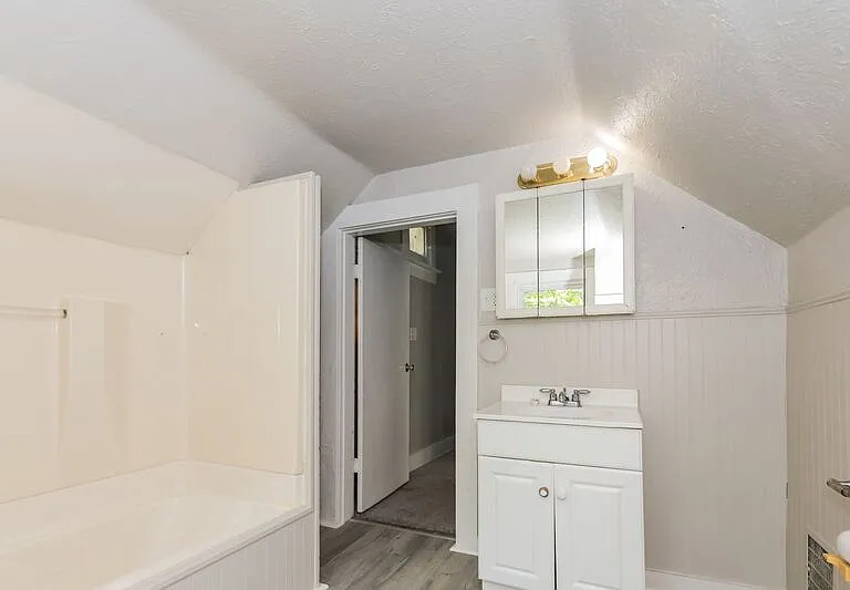 105 Rockwood Ave — Photo 10