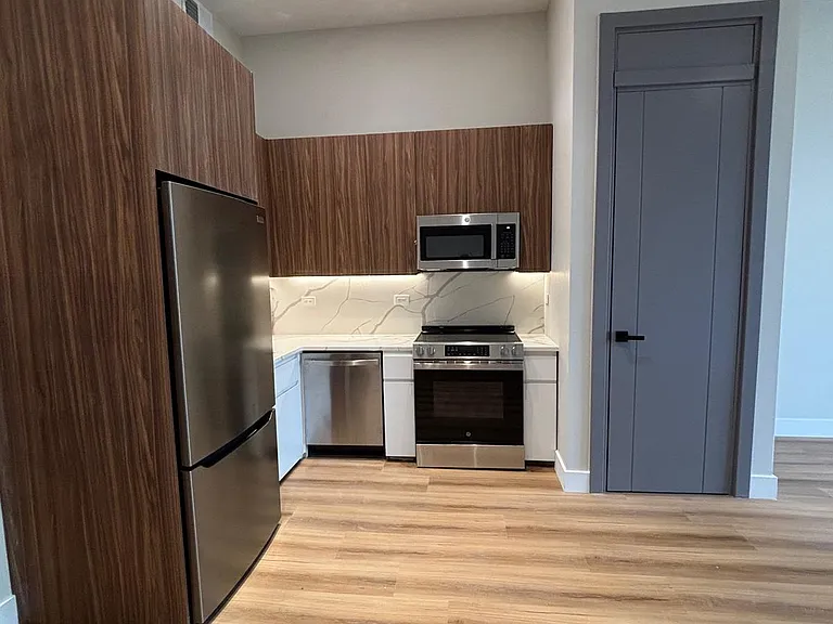 303 Washington St #6D — Photo 3