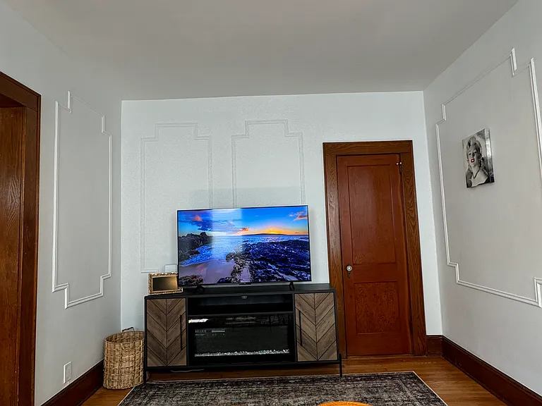 130 N Spring St #1R — Photo 3