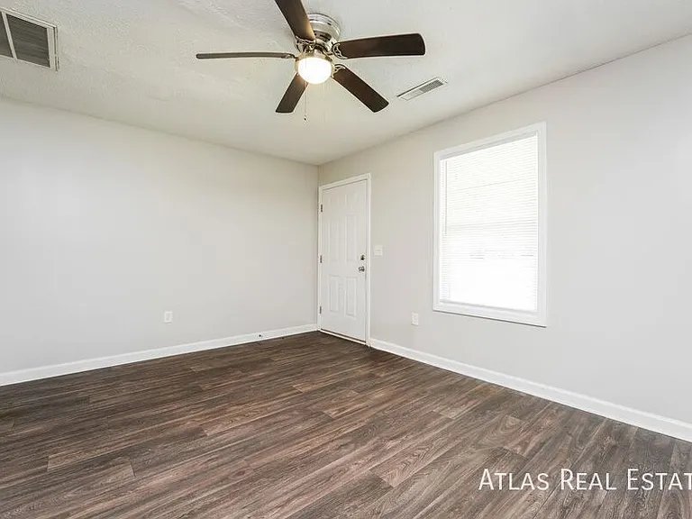 Lexington Heights — Photo 28