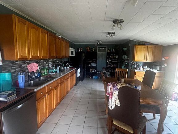 4th image of 656 Rock Hill Rd