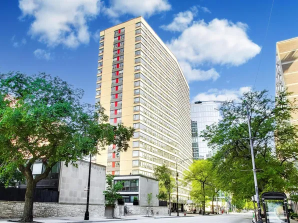 2930 N Sheridan Rd APT 702, Chicago, IL 60657