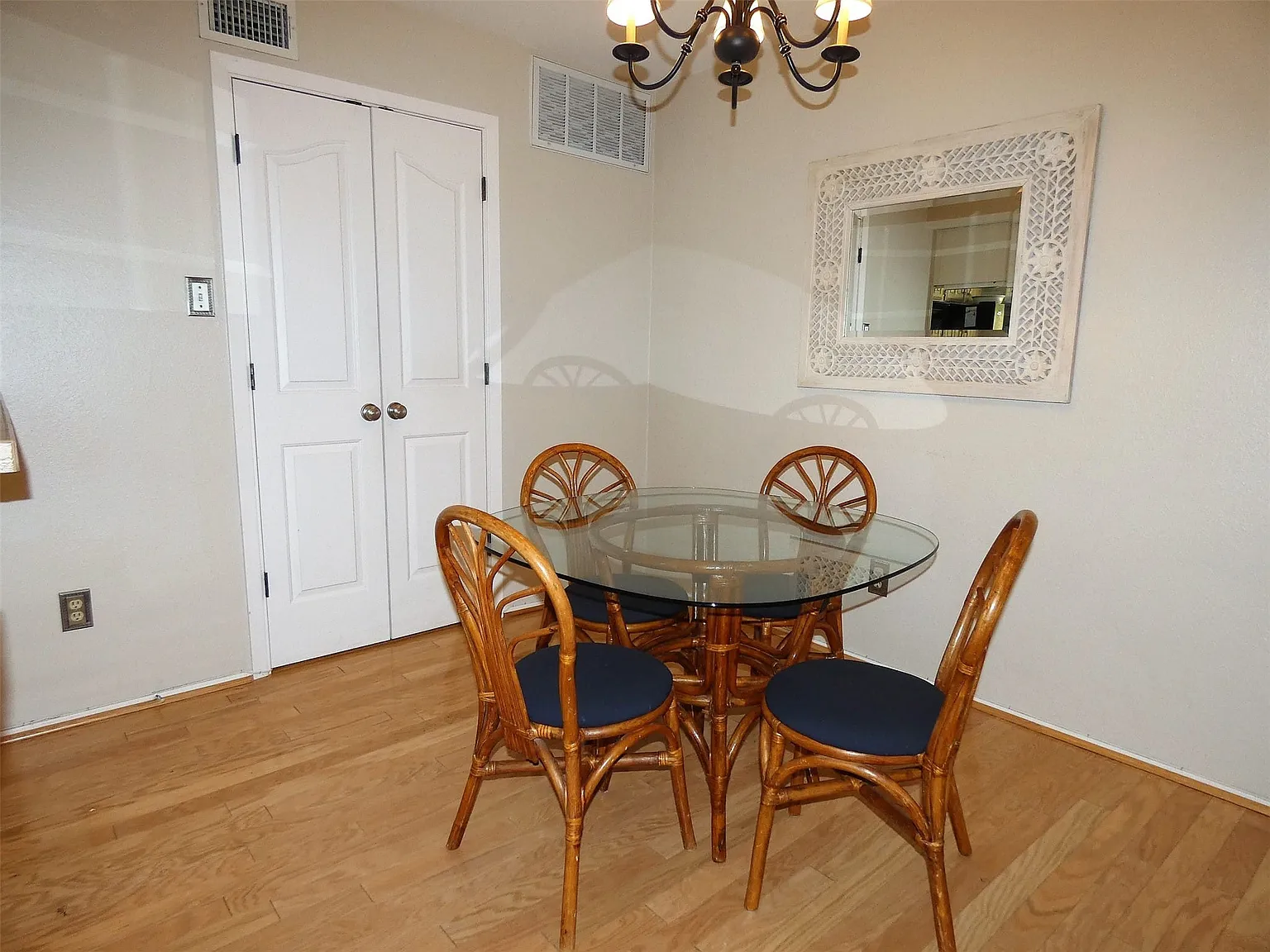 2 bed, 2.5 bath, 1180 sqft, $2,700 — Photo 4