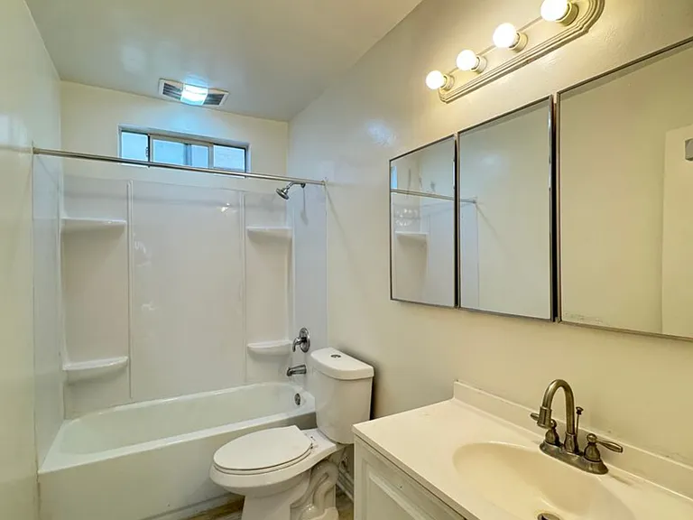 1332 E Broadway — Photo 10