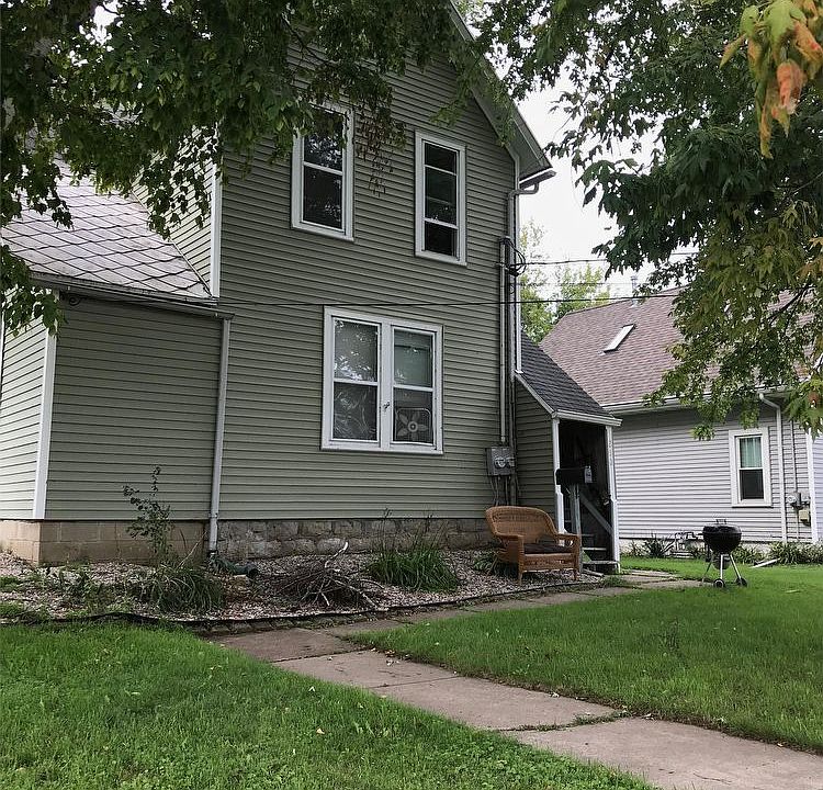 1st image of 200 Clybourn St