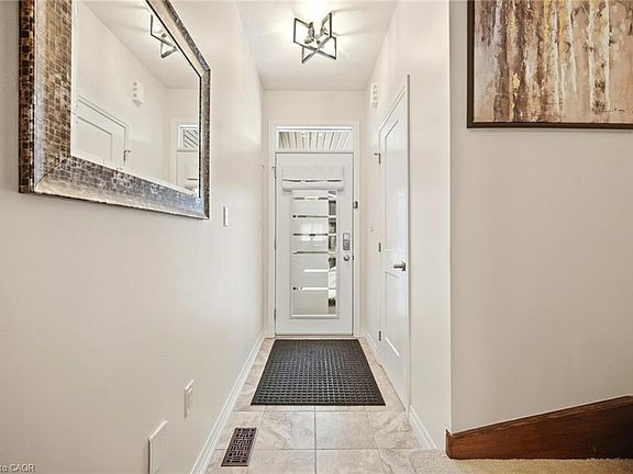 4th image of 4000 Crown St