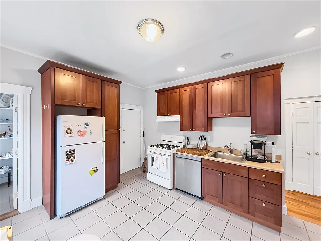 2 bed, 1.0 bath, 1100 sqft, $3,100 — Photo 1