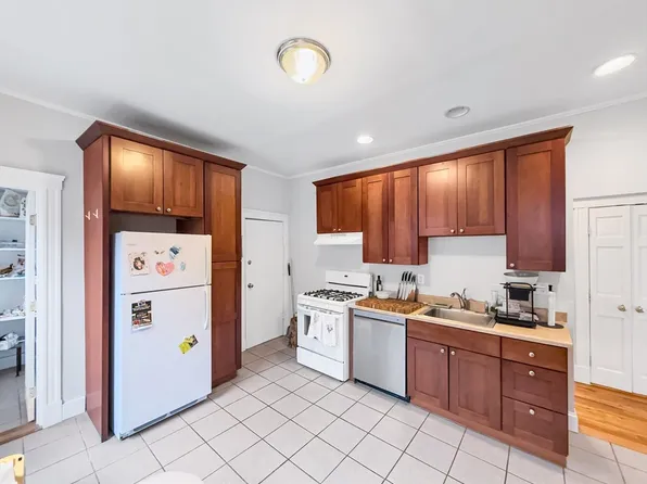593 Centre St #3, Jamaica Plain, MA 02130