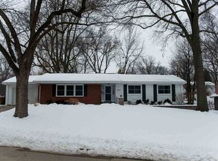 1918 Ridgeway Dr, Iowa City, IA 52245