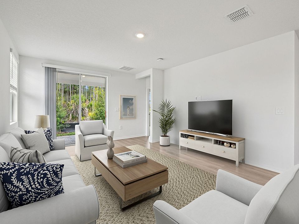 The Everett floorplan modeled at Ridgehaven Villas.