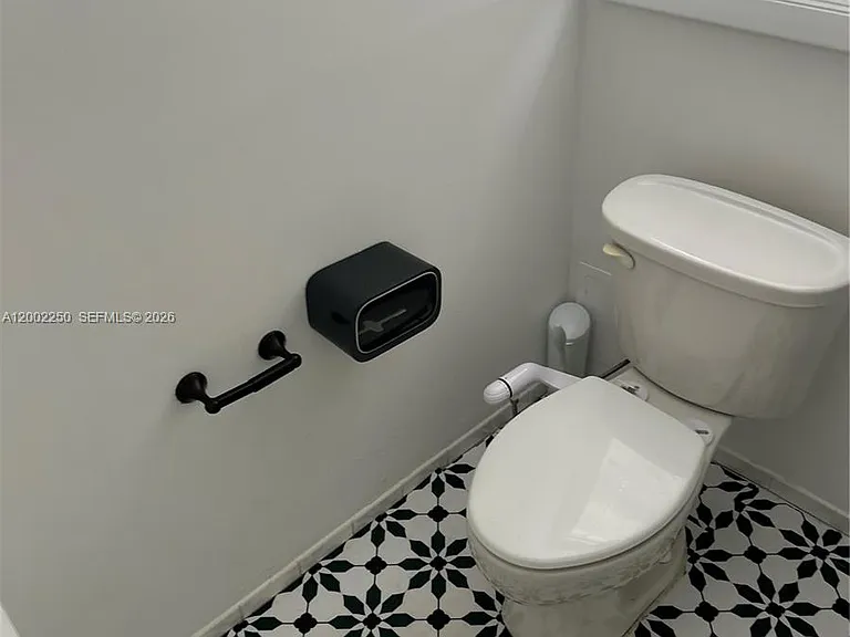 300 Sunset Dr #5 — Photo 6