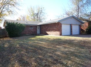 208 Shadybrook Pl, Midwest City, OK 73110