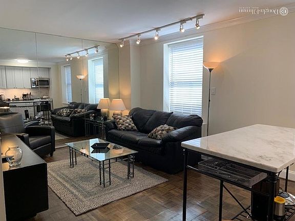 3rd image of 150 W 51st St APT 2021