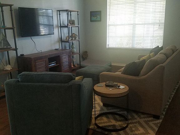 3rd image of 162 London Fog Way