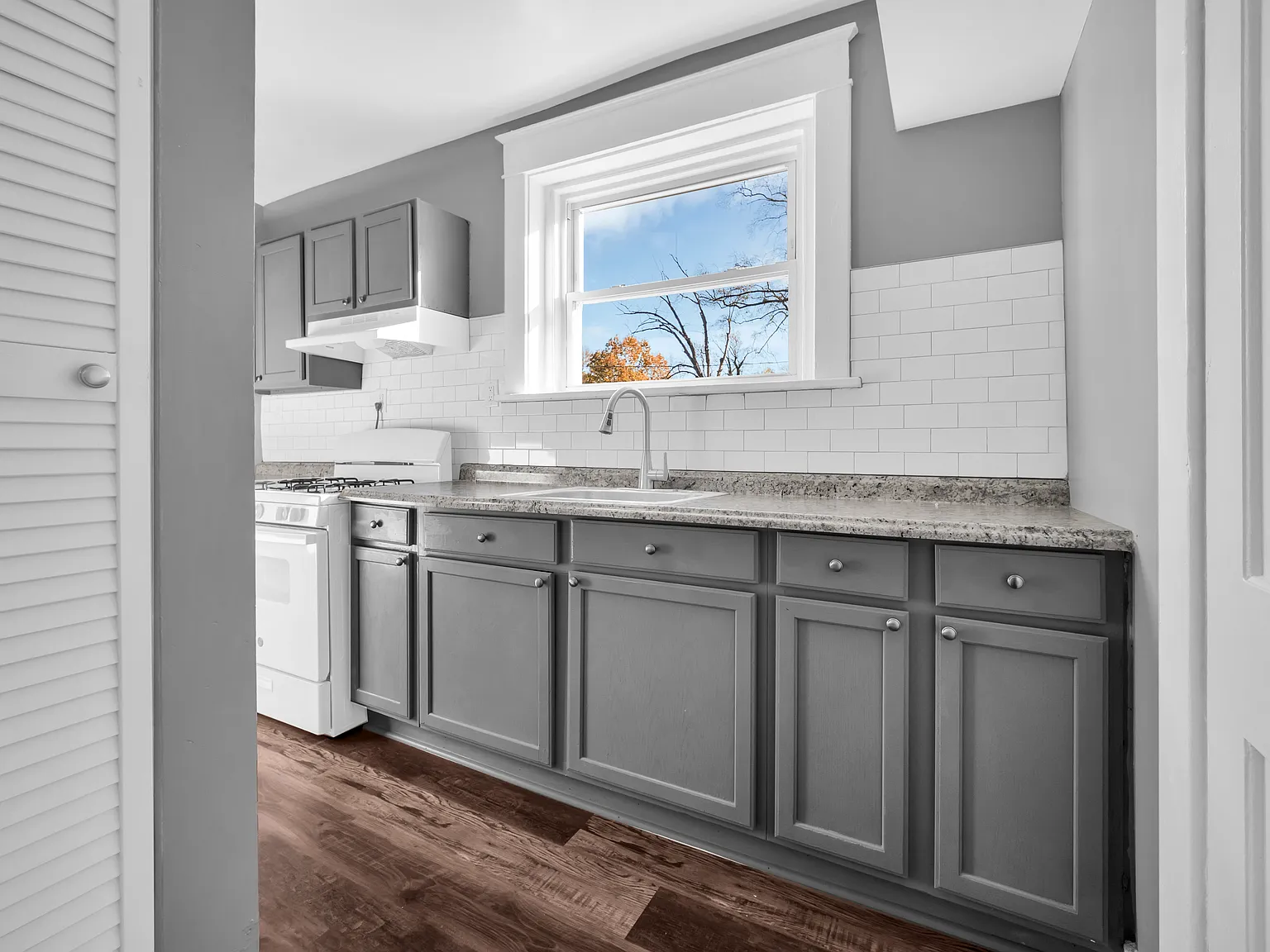 2419 Barton Ave — Photo 4