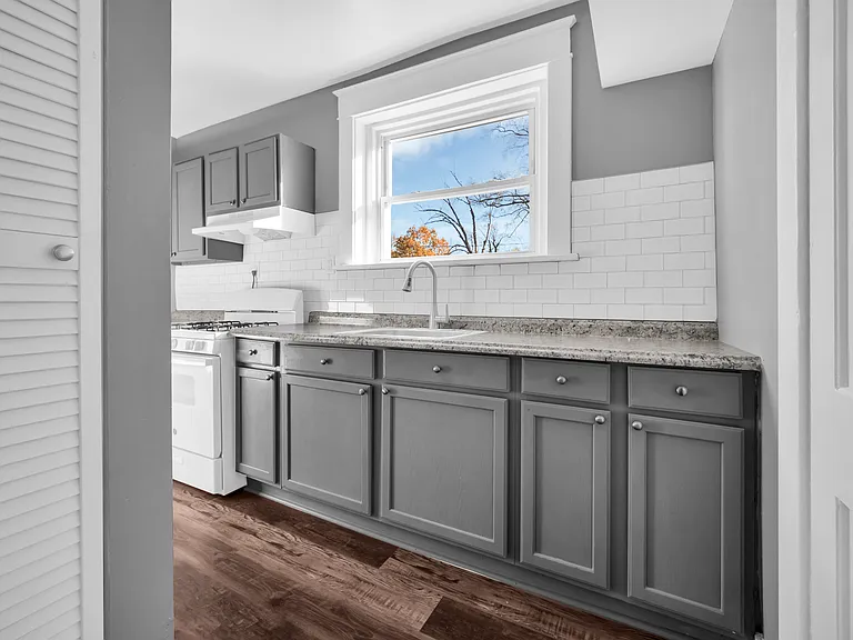 2419 Barton Ave #5 — Photo 5