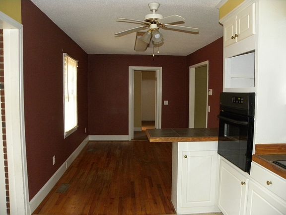 Eat-in Kitchen