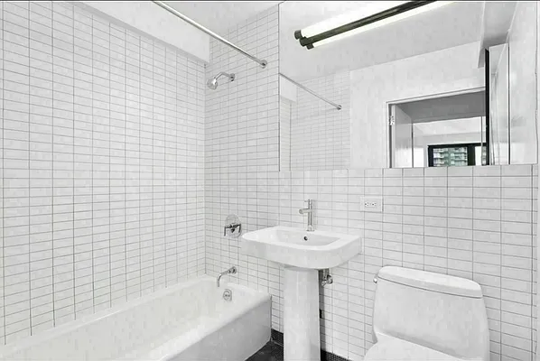 Rented by Manhattan Realty Group | media 3