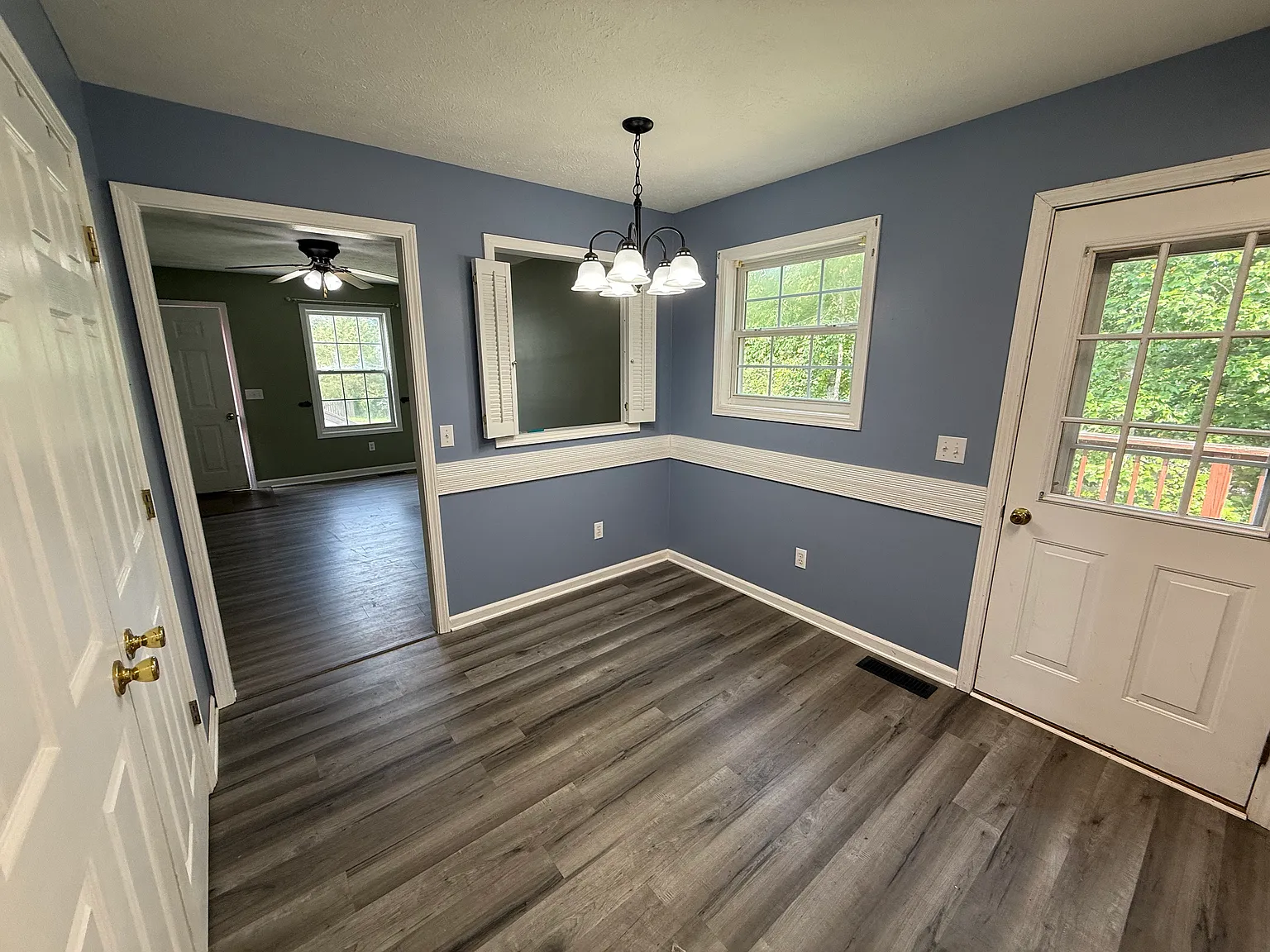 3 bed, 1.5 bath, 928 sqft, $1,300 — Photo 3