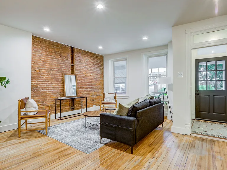 131 S Marshall St — Photo 3