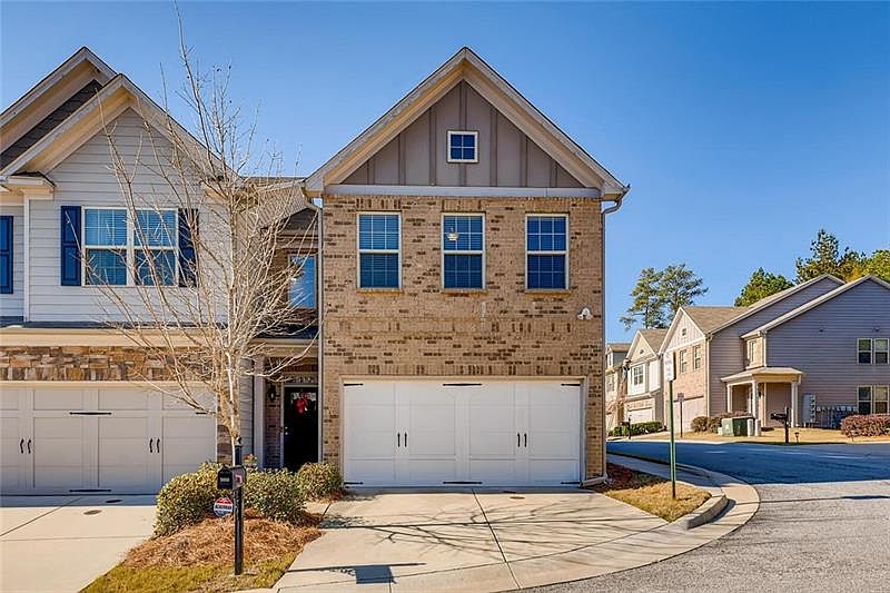 1st image of 5000 Whiteoak Pointe SE #15