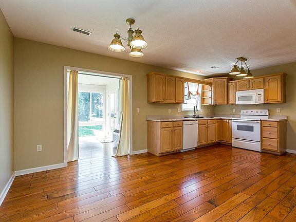 5th image of 3007 Emily Ct